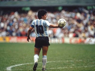 EL FÚTBOL SE VISTE DE LUTO: MUERE&nbsp;MARADONA